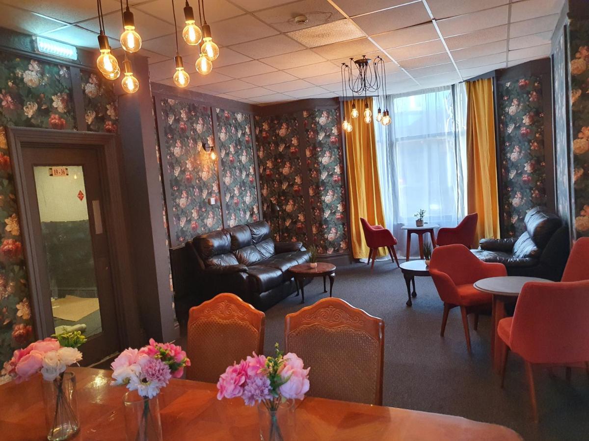 Balkan Hotel Blackpool Esterno foto