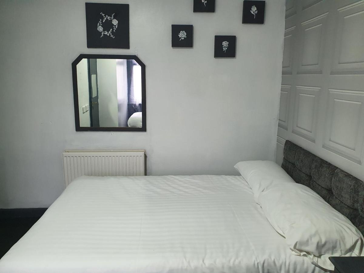 Balkan Hotel Blackpool Esterno foto