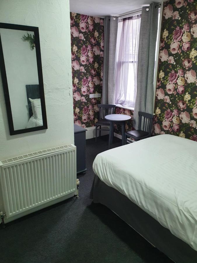 Balkan Hotel Blackpool Esterno foto