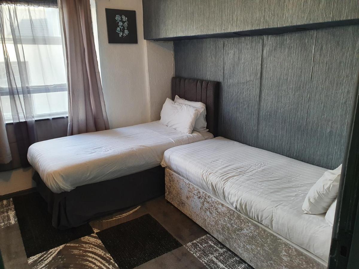 Balkan Hotel Blackpool Esterno foto
