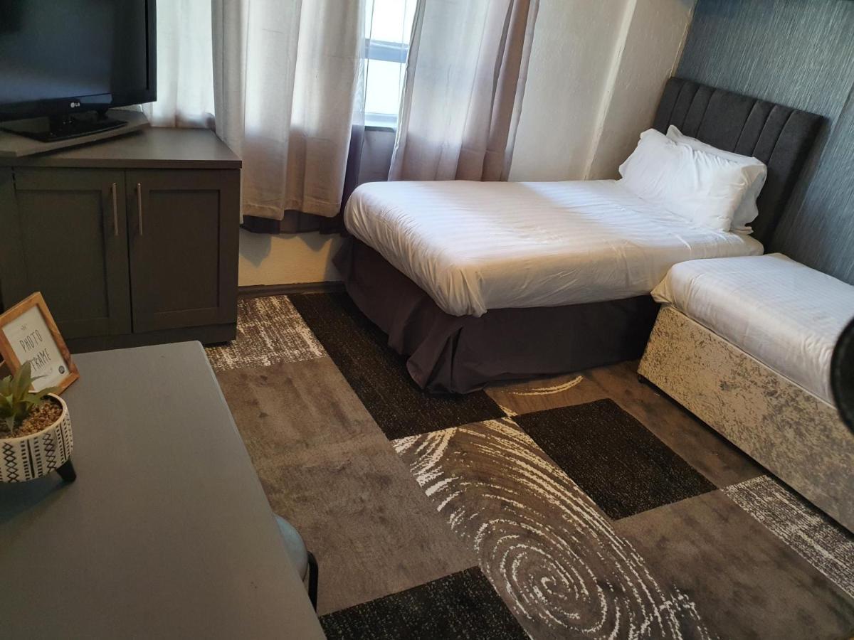 Balkan Hotel Blackpool Esterno foto