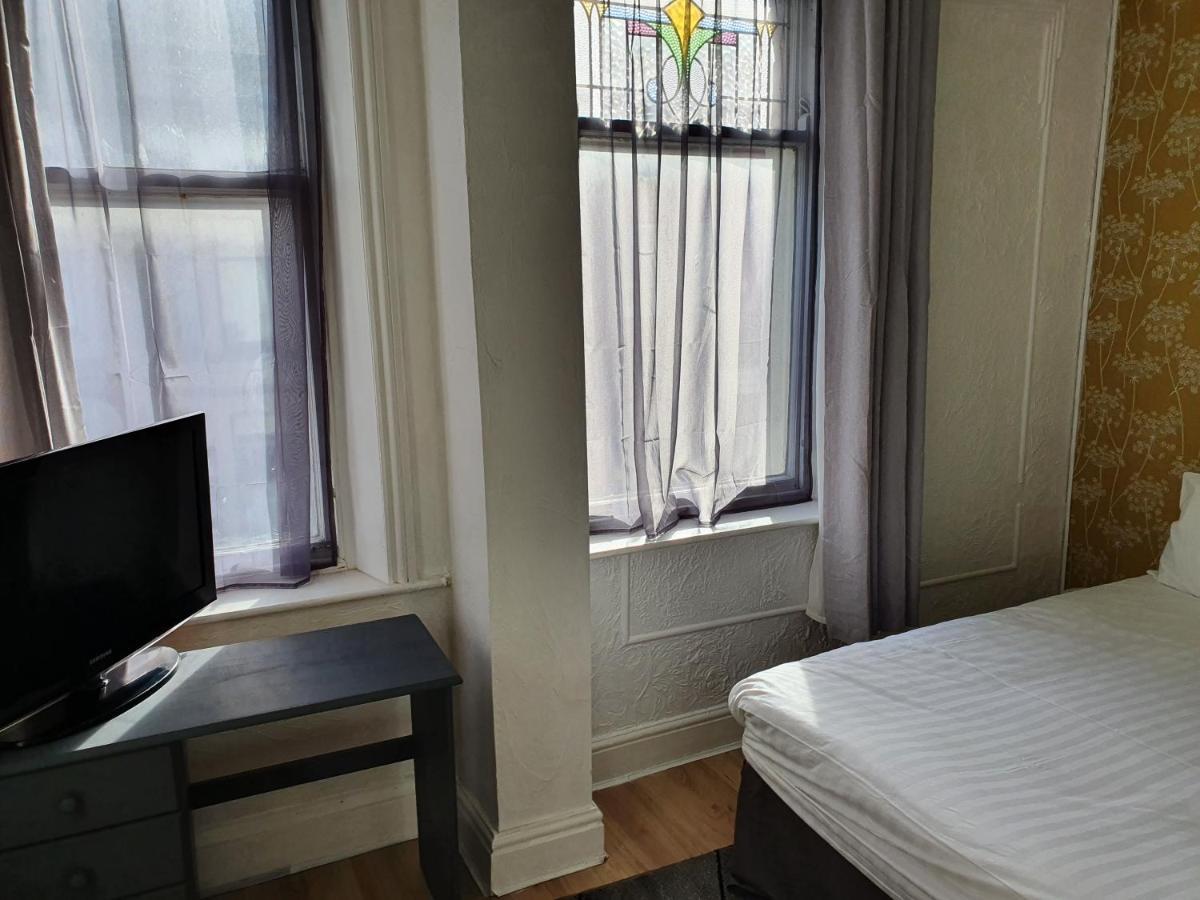 Balkan Hotel Blackpool Esterno foto