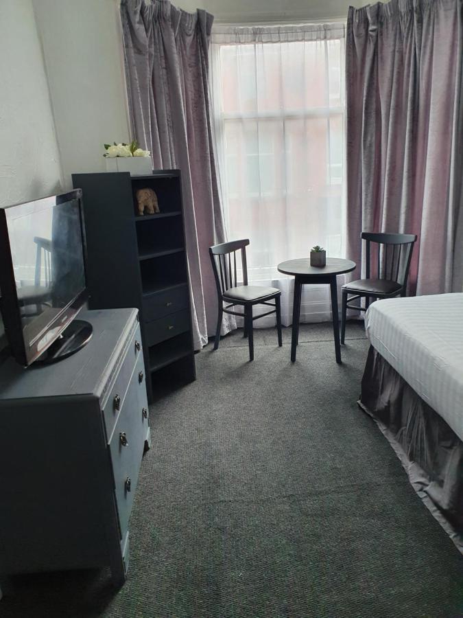 Balkan Hotel Blackpool Esterno foto