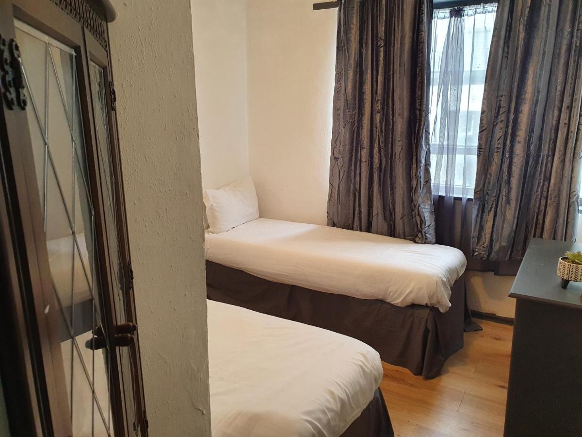 Balkan Hotel Blackpool Esterno foto