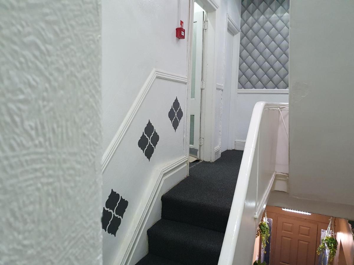 Balkan Hotel Blackpool Esterno foto